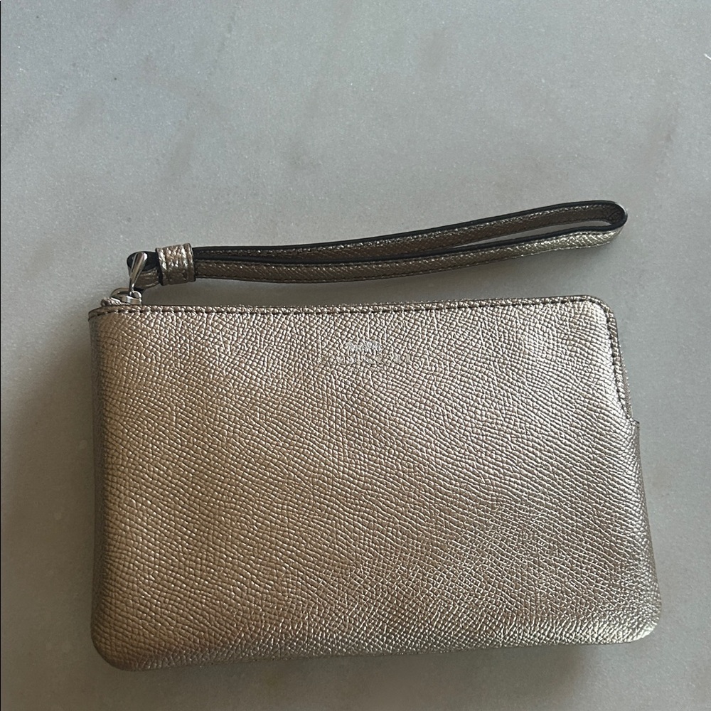 • COACH WRISTLET